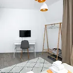 Greek Quarter Flat Two Br Next To Sea Garden 아파트