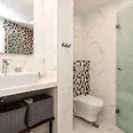 Greek Quarter Flat Two Br Next To Sea Garden * 바르나