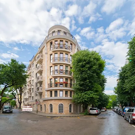 Greek Quarter Flat Two Br Next To Sea Garden *