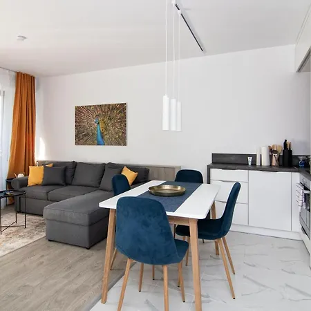 Greek Quarter Flat Two Br Next To Sea Garden Varna