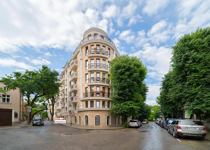 Greek Quarter Flat Two Br Next To Sea Garden *