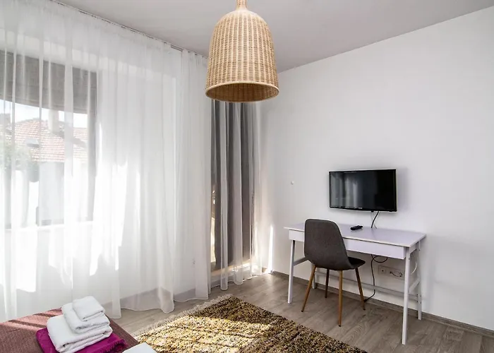 Greek Quarter Flat Two Br Next To Sea Garden * Varna