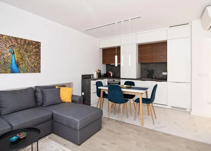 Greek Quarter Flat Two Br Next To Sea Garden