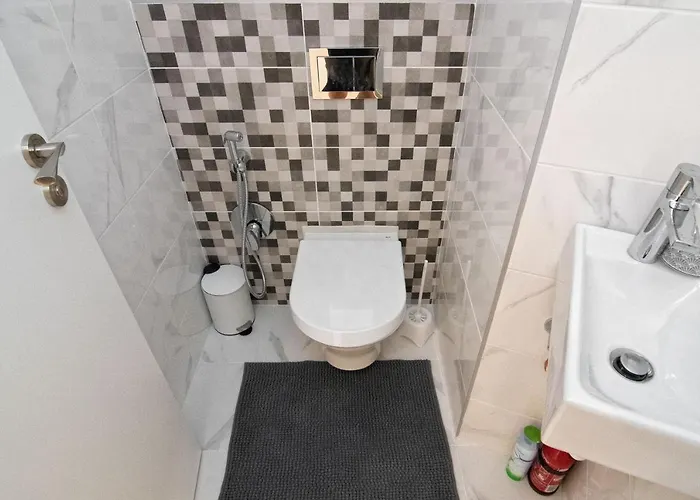 Daire Greek Quarter Flat Two Br Next To Sea Garden *